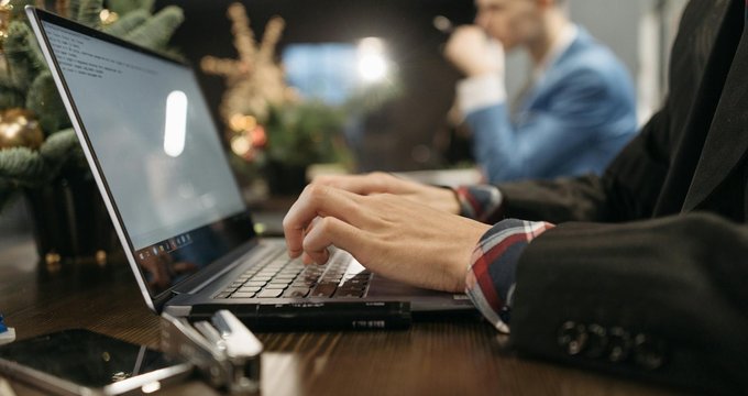 Oracle AE Considers CSM Role at Series C Startup
