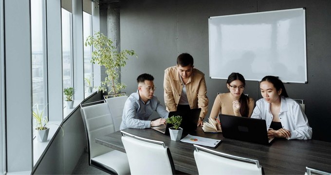 Lead intelligence: How to leverage B2B buyer insights